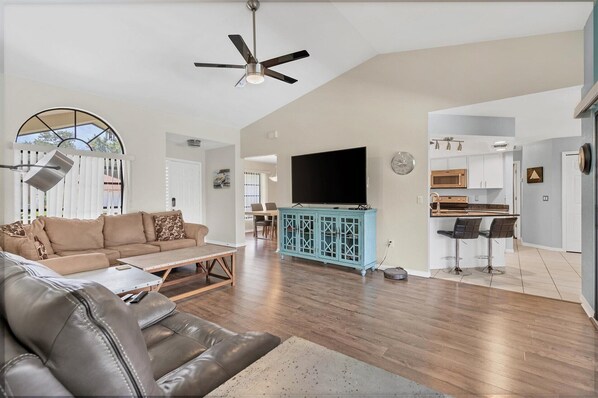 House, Multiple Beds, Pool Access, Pool View (PAY26158) | Living area