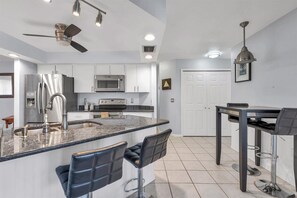Casa, varias camas, acceso a la alberca, vista a la alberca (PAY26158) | Cocina privada | Cafetera y tetera y tetera eléctrica 