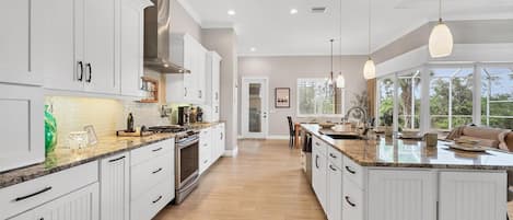 House, Multiple Beds, Pool Access (TED333) | Private kitchen | Coffee/tea maker, electric kettle