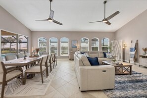 ハウス ベッド (複数台) プールアクセス (ANT8256) | リビング エリア