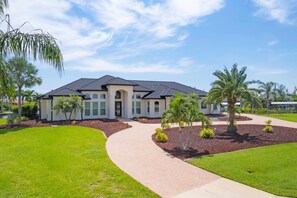 Exterior - 8256 Antwerp Circle (Port Charlotte)