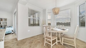 Apartment, Mehrere Betten, Balkon, Blick auf den Golfplatz (HLB14041-613) | 2 Schlafzimmer, individuell dekoriert, individuell eingerichtet
