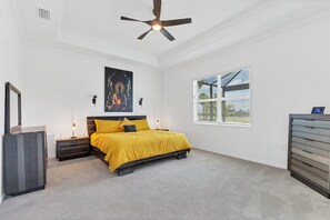 ハウス ベッド (複数台) プールアクセス ゴルフビュー (KGC25240) | 3 室のベッドルーム、客室ごとに異なる装飾、客室ごとに異なるインテリア、ベッドシーツ