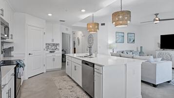 Kondominium, Beberapa Tempat Tidur, akses ke kolam renang (HLB14267-1213) | Dapur pribadi | Mesin pembuat kopi/teh dan ketel listrik