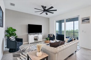 Maison, plusieurs lits, accès piscine (HLB14151-1041) | Coin séjour