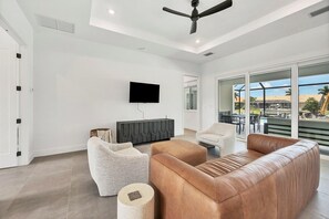 House, Multiple Beds, Pool Access (ELD509) | Living area