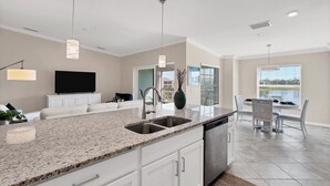 House, Multiple Beds, Balcony, Golf View (HLB14050-223) | Interior