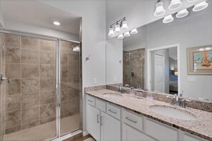 House, Multiple Beds, Balcony, Golf View (HLB14050-223) | Bathroom | Designer toiletries - 14050 Heritage Landing Blvd (Punta Gorda)