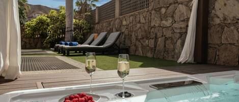 Bain à remous extérieur