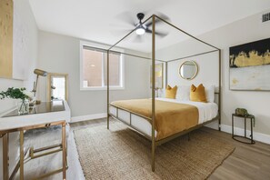 1 dormitorio, tabla de planchar con plancha, wifi y ropa de cama