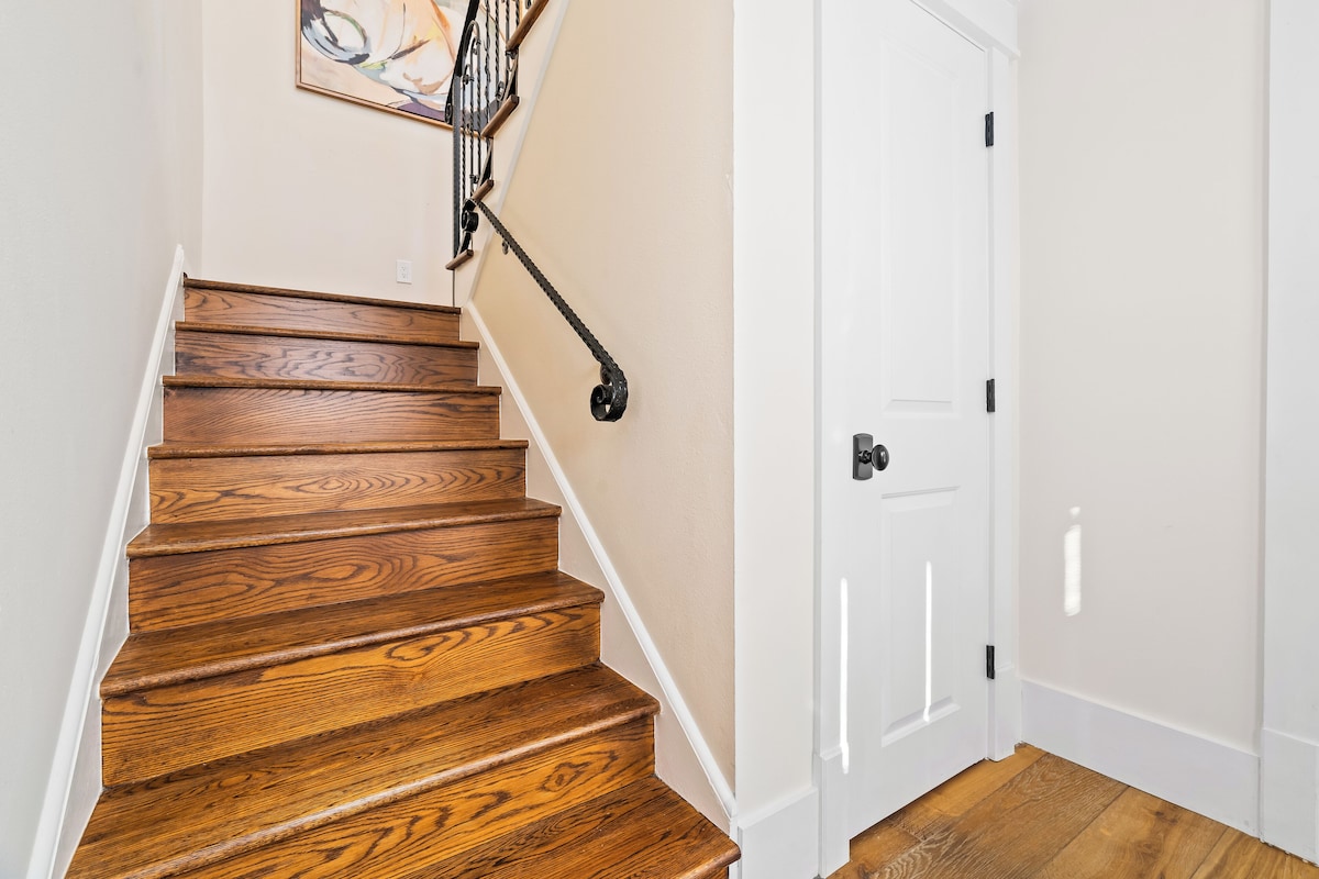 Photo 24 of Spacious Lux 4 BDR Ranch Style Home in Highland Village/River Oaks, 2 King Beds