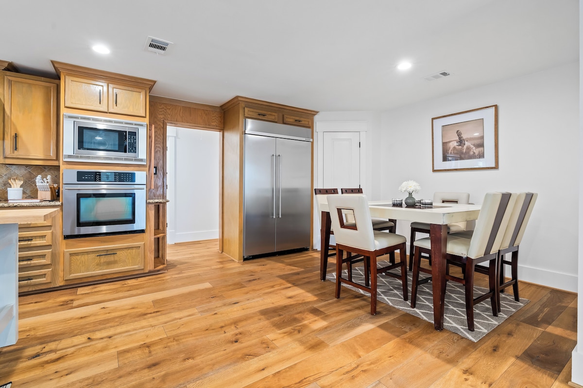 Photo 25 of Spacious Lux 4 BDR Ranch Style Home in Highland Village/River Oaks, 2 King Beds