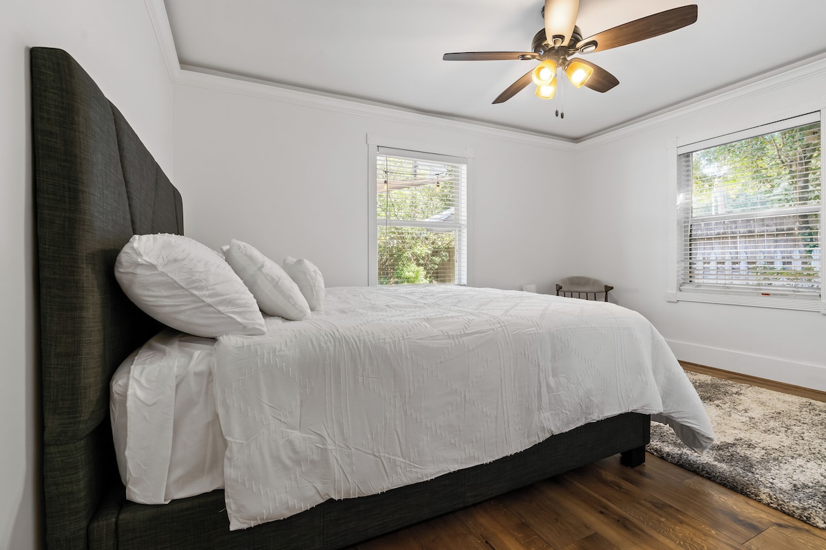 Photo 11 of Spacious Lux 4 BDR Ranch Style Home in Highland Village/River Oaks, 2 King Beds