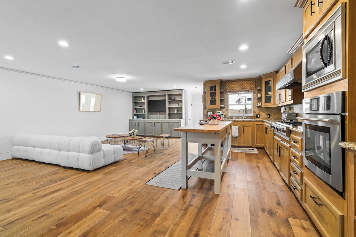 Photo 26 of Spacious Lux 4 BDR Ranch Style Home in Highland Village/River Oaks, 2 King Beds