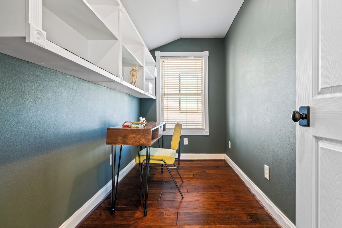 Photo 9 of Spacious Lux 4 BDR Ranch Style Home in Highland Village/River Oaks, 2 King Beds