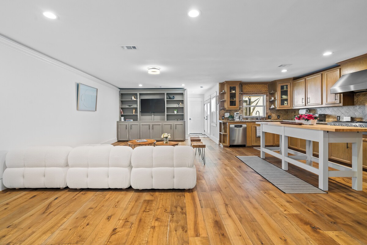 Photo 19 of Spacious Lux 4 BDR Ranch Style Home in Highland Village/River Oaks, 2 King Beds