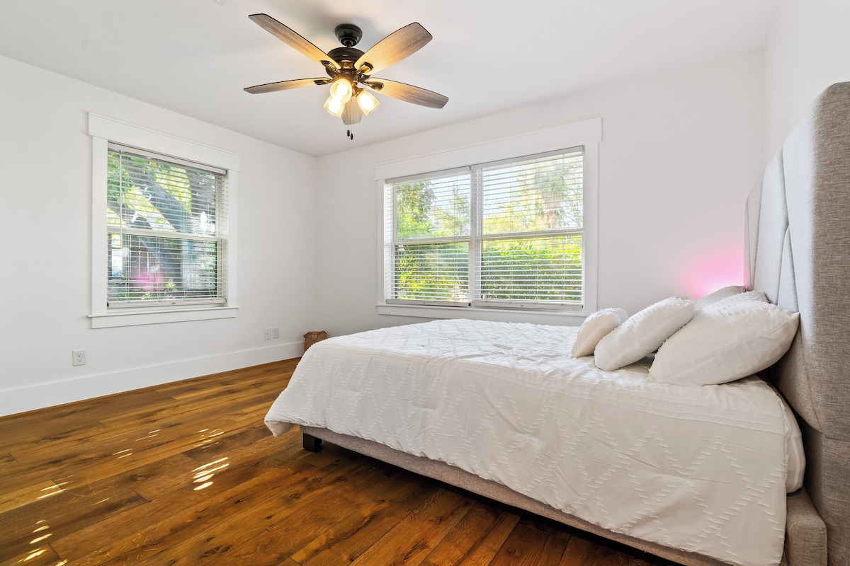 Photo 13 of Spacious Lux 4 BDR Ranch Style Home in Highland Village/River Oaks, 2 King Beds