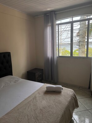 1 bedroom, iron/ironing board, WiFi, bed sheets - Suites in Cabo Frio close to Praia do Forte (Cabo Frio)