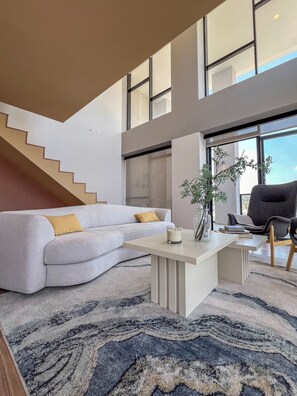 Luxury Apartment, Balcony, Mountain View | Living room | TV - Luxury Condo Views of Festival del Globo (León)