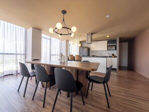 Luxury Apartment, Balcony, Mountain View | Dining room - Luxury Condo Views of Festival del Globo (León)