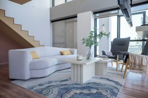 Luxury Apartment, Balcony, Mountain View | Living room | TV - Luxury Condo Views of Festival del Globo (León)