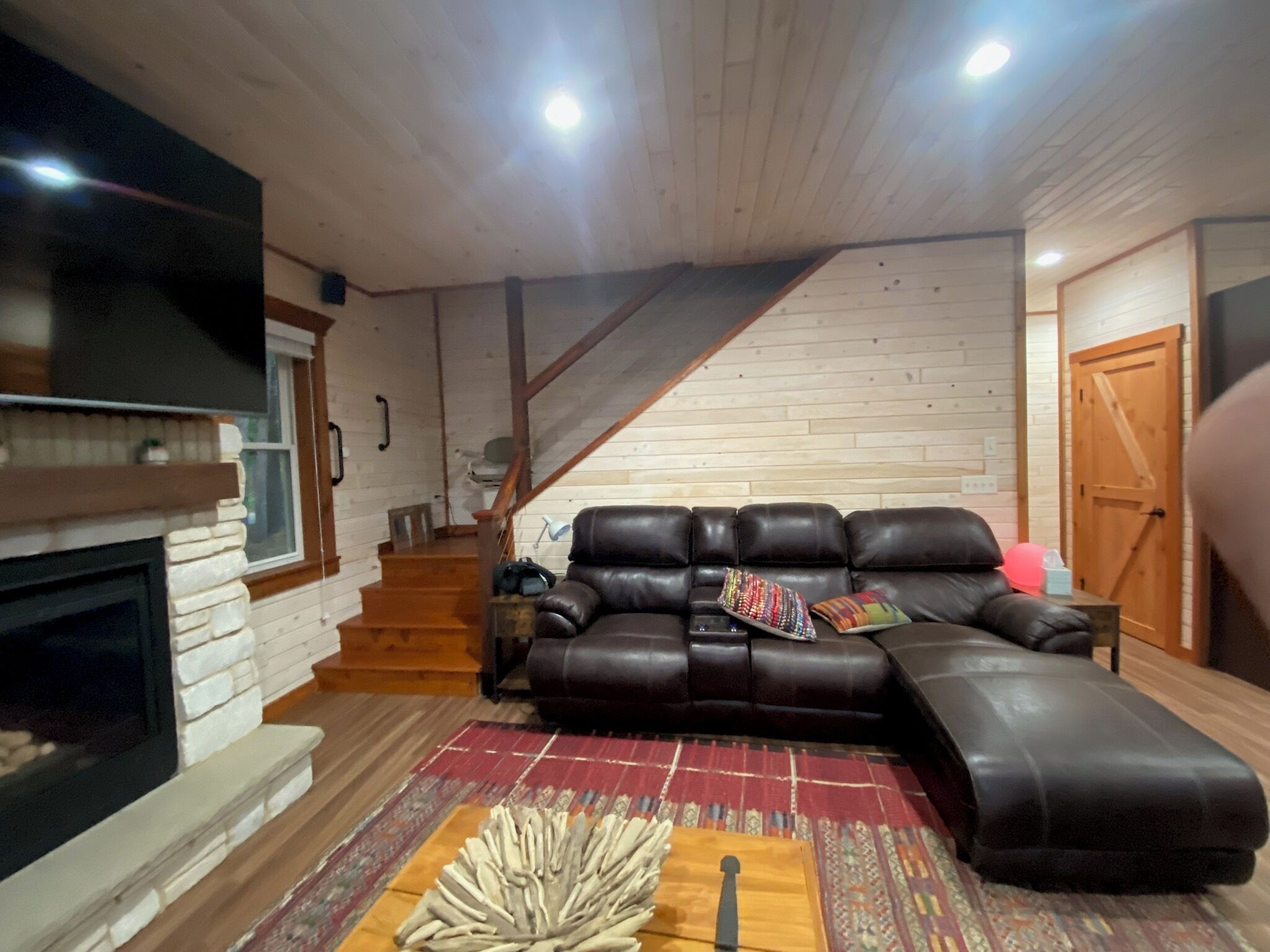 Smart TV, fireplace