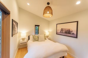 1 bedroom, iron/ironing board, free WiFi, bed sheets - New Luxury Cottage Minutes To Beach & Town! (Carmel-by-the-Sea)
