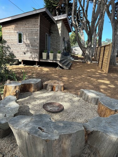 New Luxury Cottage Minutes To Beach & Town!