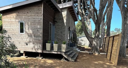 New Luxury Cottage Minutes To Beach & Town!