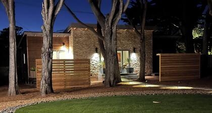 New Luxury Cottage Minutes To Beach & Town!