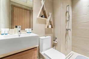 Hair dryer, towels - Charming Chalet Escape (Dubai)