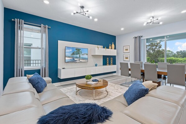 Smart TV, fireplace, video games - (381) Fantastic Home Near Disney 5BD/5BT/14P (Kissimmee)