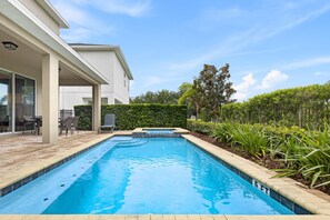 A heated pool - (381) Fantastic Home Near Disney 5BD/5BT/14P (Kissimmee)