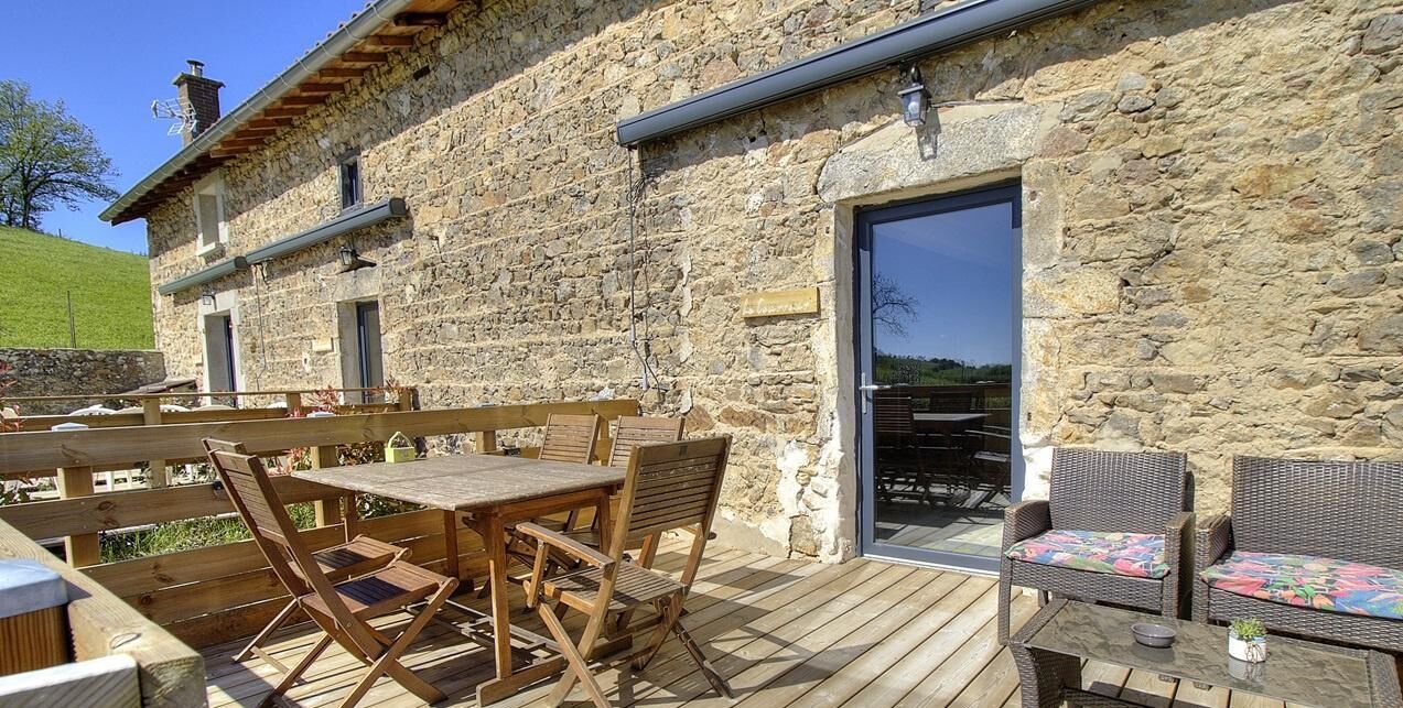 屋外ダイニングエリア