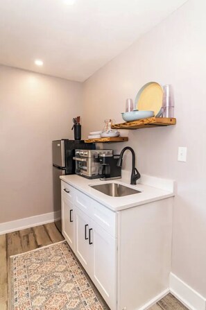 Fridge, oven, coffee/tea maker, cookware/dishes/utensils