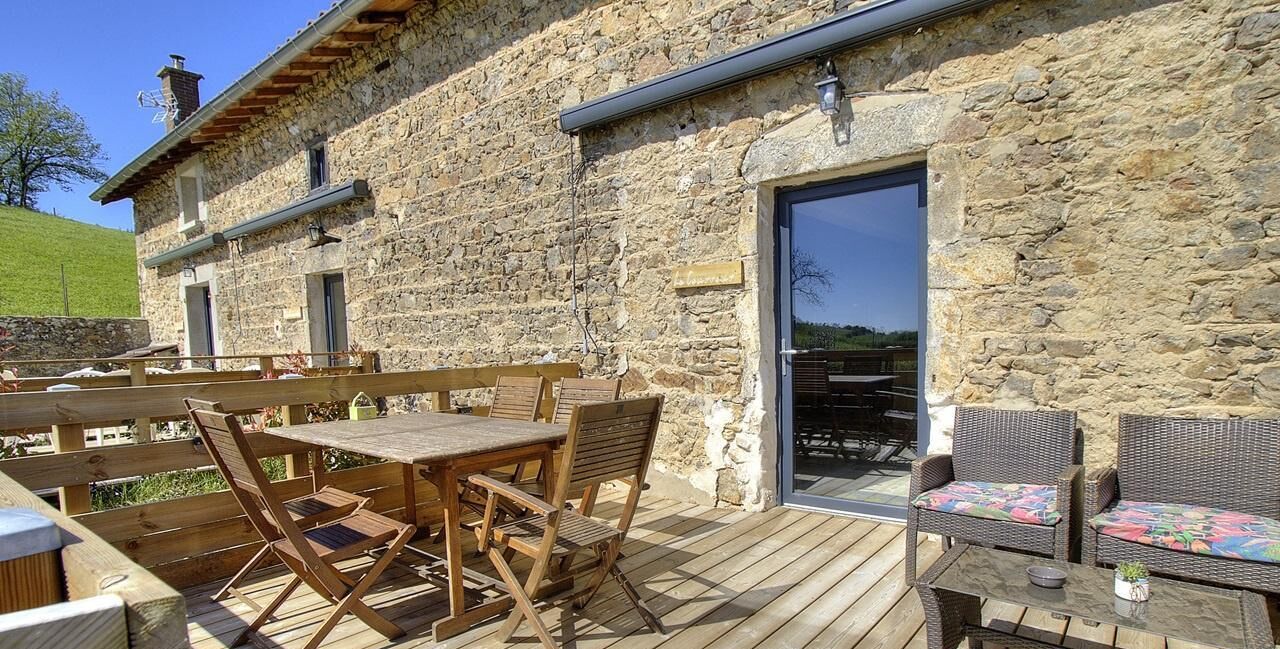 屋外ダイニングエリア