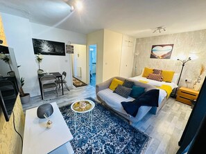 1 غرفة نوم ومكواة/لوح كي وواي فاي وملاءات أسرّة