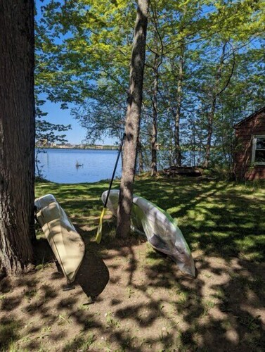 Charming 1940s Cabin on Mohawksin, Firepit, Kayaks/Canoes Incl. Close to Trails