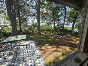 Outdoor dining - Charming 1940s Cabin on Mohawksin, Firepit, Kayaks/Canoes Incl. Close to Trails (Tomahawk)