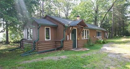 Charming 1940s Cabin on Mohawksin, Firepit, Kayaks/Canoes Incl. Close to Trails