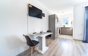 Frigorífic, forn, placa de cuina i rentaplats 