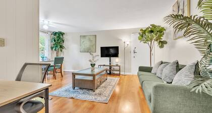 Crested One Place - with Free Parking, Heat & AC