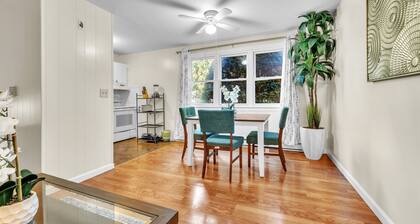 Crested One Place - with Free Parking, Heat & AC