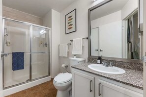 Dusche, Haartrockner, Bidet