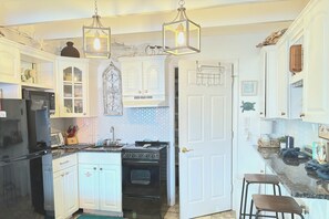 Fridge, microwave, oven, stovetop - COUPLES GETAWAY,HONEYMOON SWEET,Beach Front Condo,kitchen,pool,FREE Prkng,GREAT! (Panama City Beach)