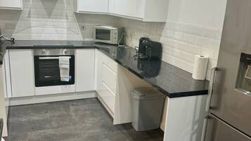 House | Private kitchen | Fridge, microwave, oven, stovetop