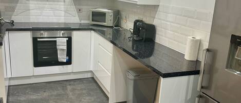 House | Private kitchen | Fridge, microwave, oven, stovetop