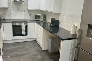 Casa | Cozinha privada | Geladeira, micro-ondas, fogão, cooktop