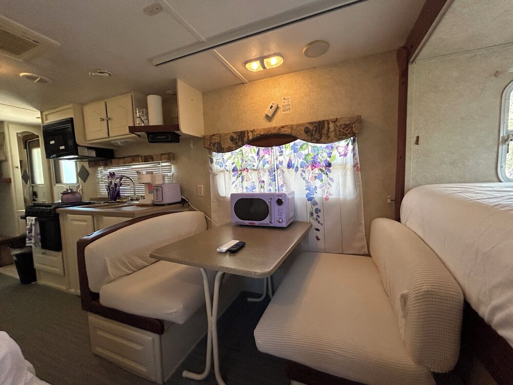 “Our little Purple Heart”Charming RV in delightful with AC