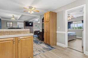 6 dormitoris, planxa i posts de planxar, wifi i roba de llit 